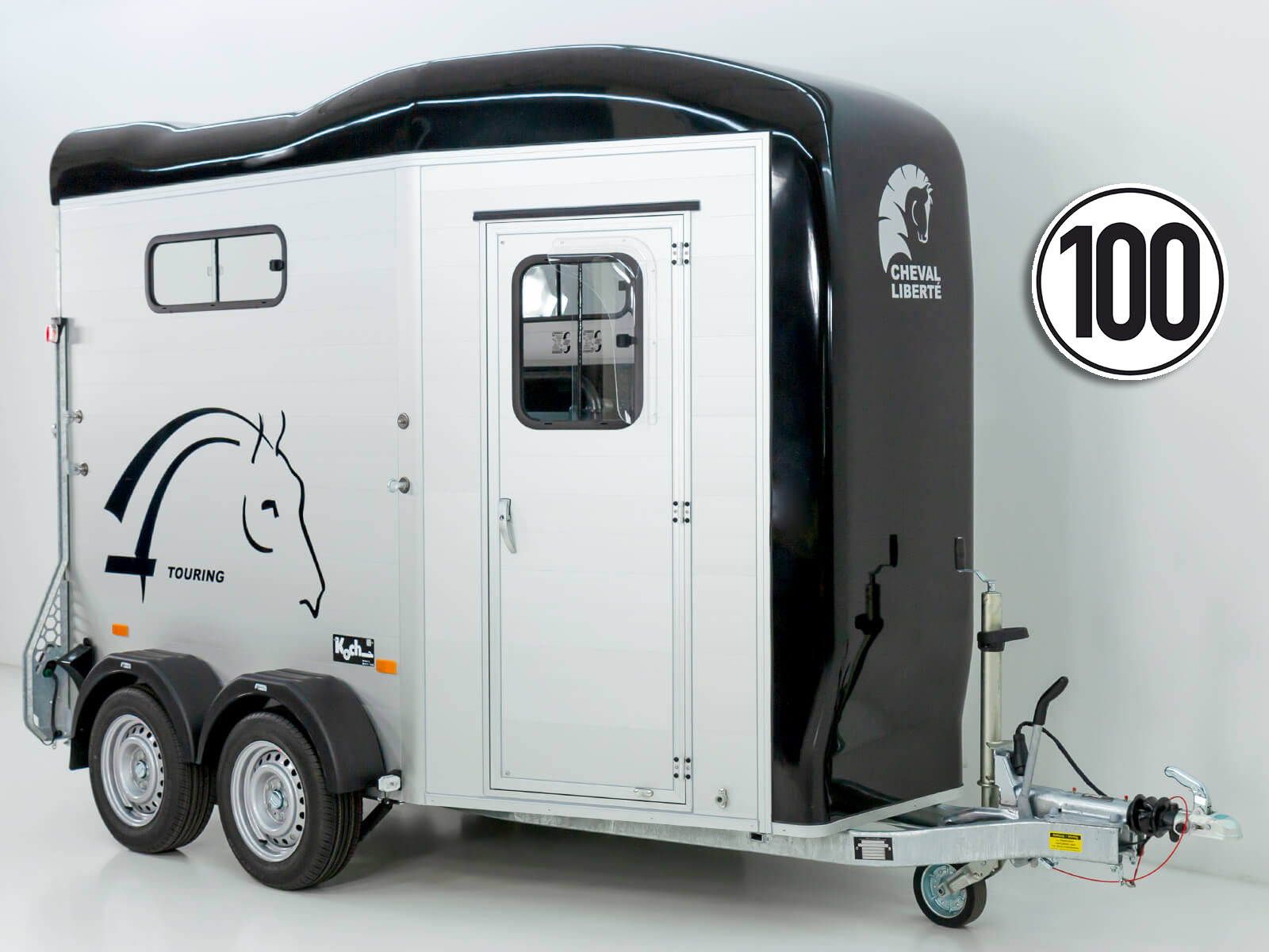 Cheval Liberte Pferdeanhänger Touring Jumping | Pullman-Fahrwerk | Sattelkammer | schwarz-Neu