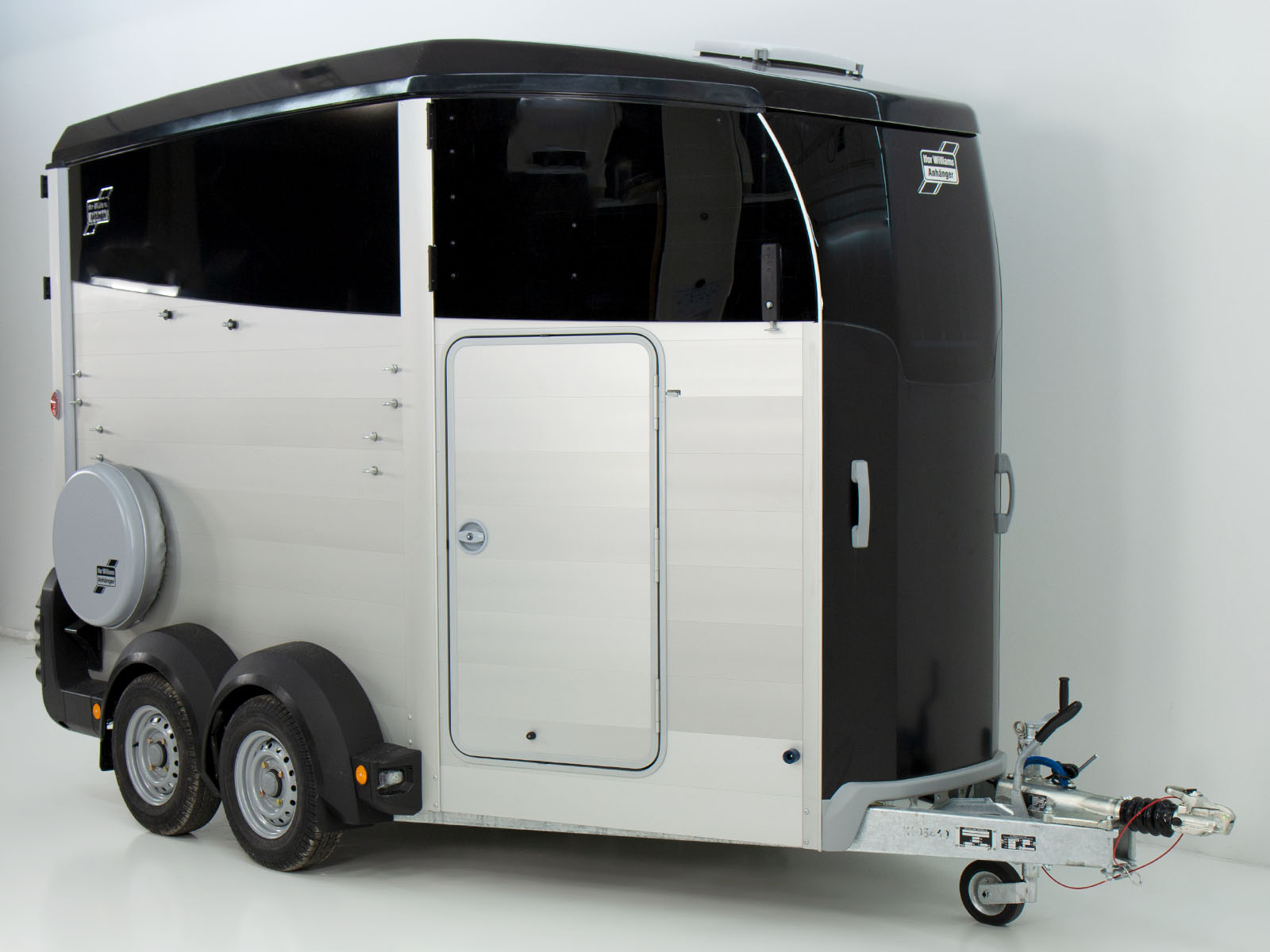 Ifor Williams Pferdeanhänger HBX 511 | Sattelkammer | Neues Modell | Schwarz - Neu